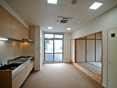 いづのめ教団山口研修センター1階ダイニング及び和室イメージ写真