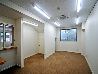 いづのめ教団山口研修センター1階事務室イメージ写真
