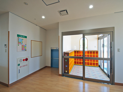 ともの園保育園１階玄関ホールイメージ写真
