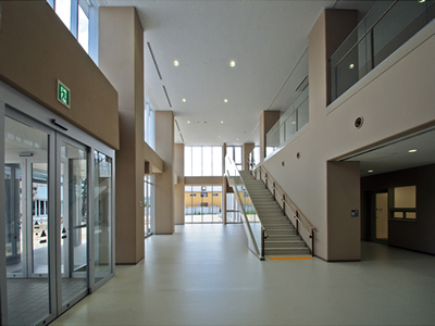 厚狭地区複合施設整備事業（主棟）１階ラウンジイメージ写真