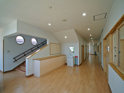 ともの園保育園１階廊下イメージ写真