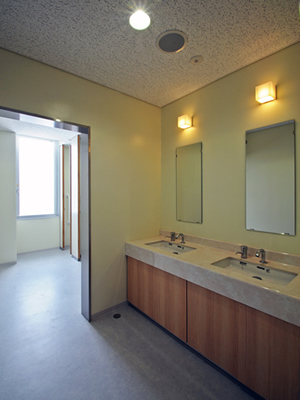 厚狭地区複合施設整備事業（主棟）２階女子便所手洗いイメージ写真１