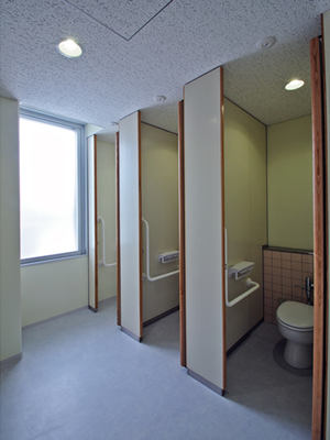厚狭地区複合施設整備事業（主棟）２階女子便所イメージ写真２