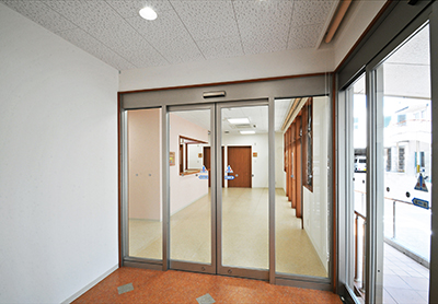 わただ内科風除室イメージ写真