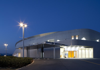 山口きらら博記念公園水泳プール外観正面エントランスイメージ写真