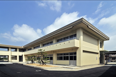 山口県立宇部総合支援学校普通教室外観（南東面）イメージ写真