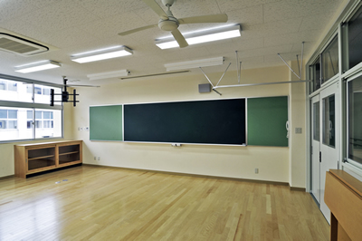 山口県立宇部総合支援学校普通教室HRイメージ写真