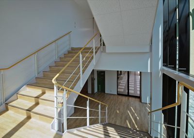 学校法人宇部学園慶進中学校・高等学校体育館階段室イメージ写真