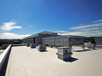 厚狭地区複合施設整備事業（主棟）屋根１ 設備機器置場イメージ写真