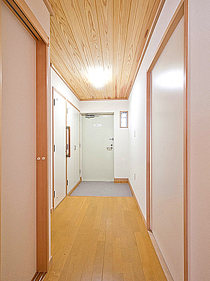 西宇部県営住宅Ｌ妻住戸　玄関イメージ写真